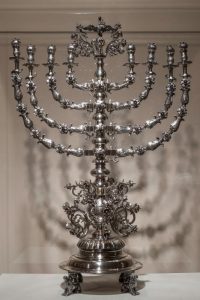 menorah-met-museum